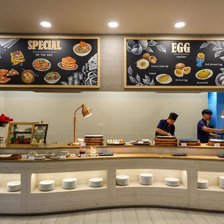 Seabed Grand Hotel Phuket - Sha Extra Plus Exterior foto A live kitchen at a hotel